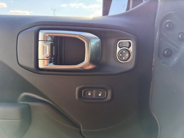 2025 Jeep Gladiator Mojave photo 2
