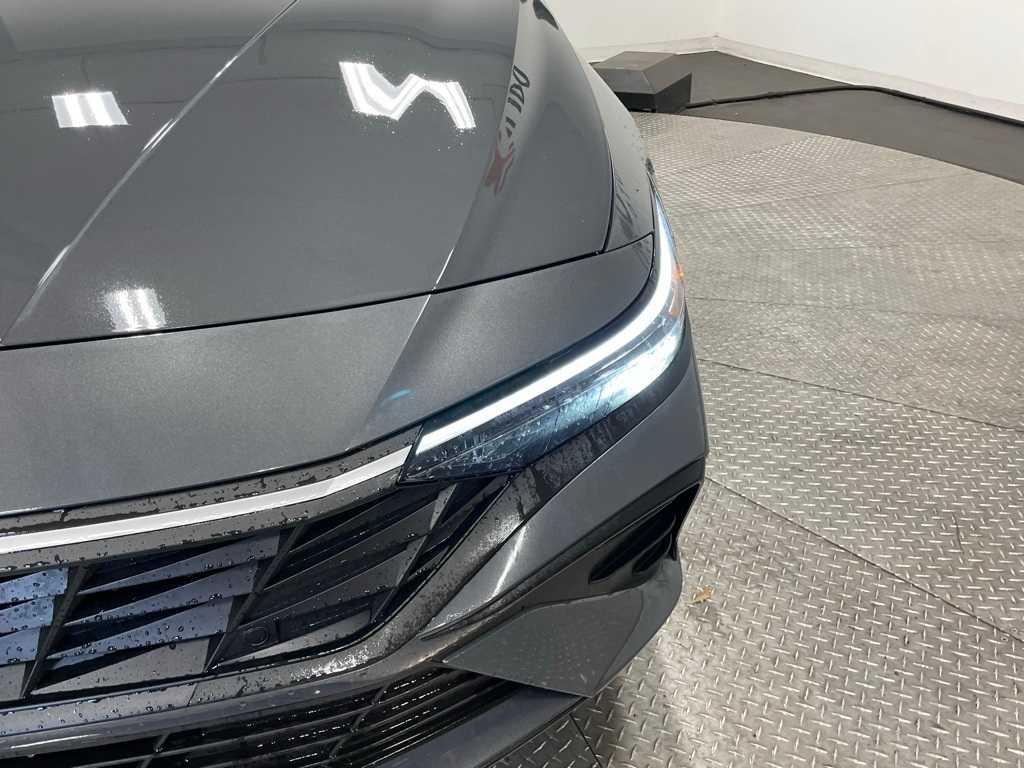2025 Hyundai Elantra SEL Sport photo 12