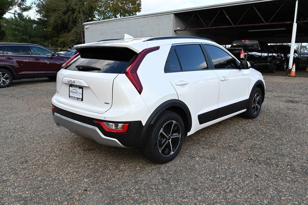 2025 Kia Niro EX photo 4