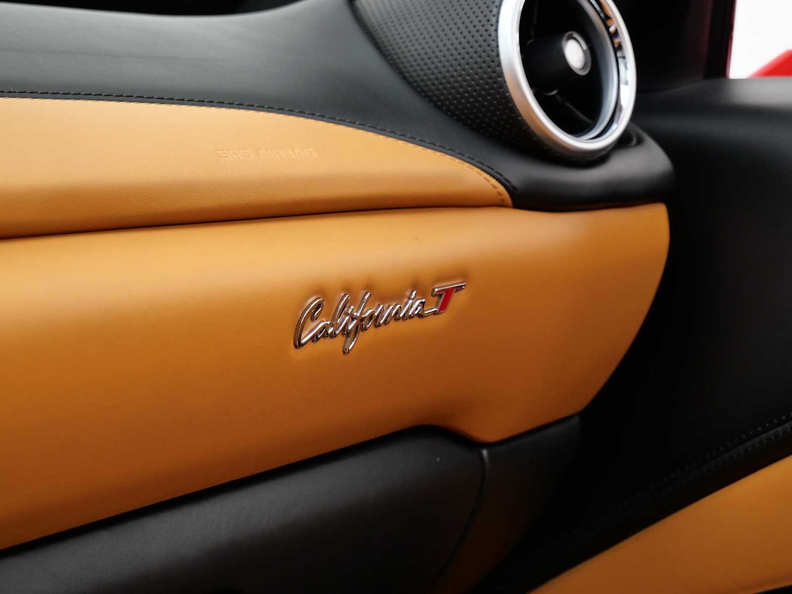 2017 Ferrari California T photo 24