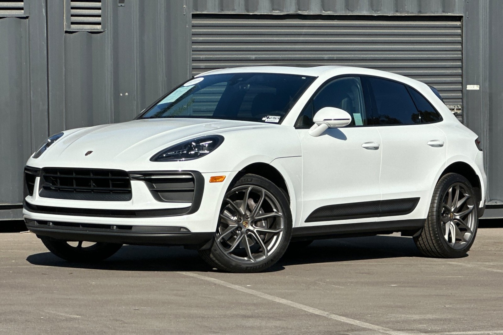 2022 Porsche Macan photo 2