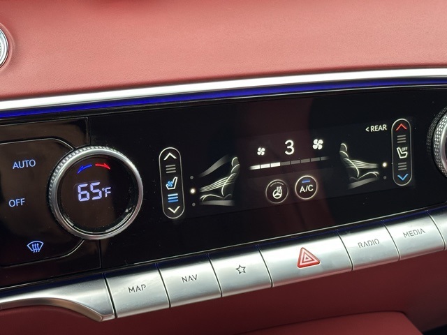 2023 Genesis GV70 3.5T Sport photo 17