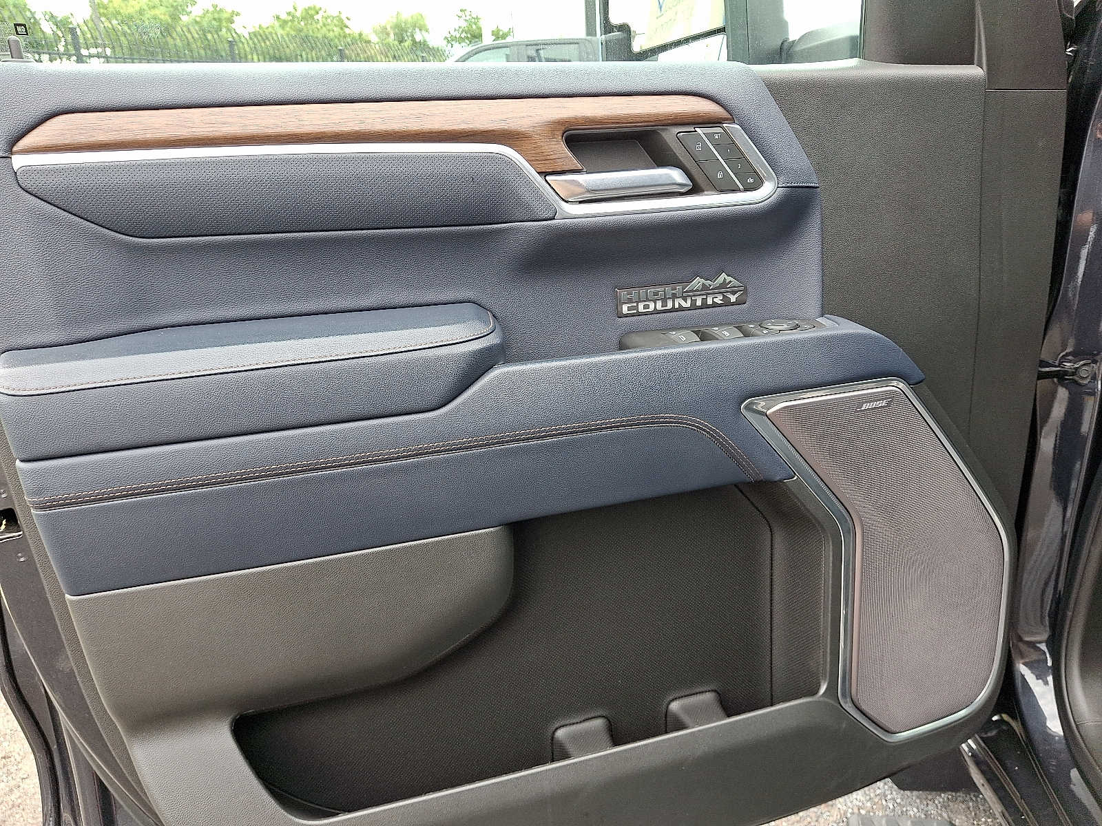 2023 Chevrolet Silverado 1500 High Country photo 12