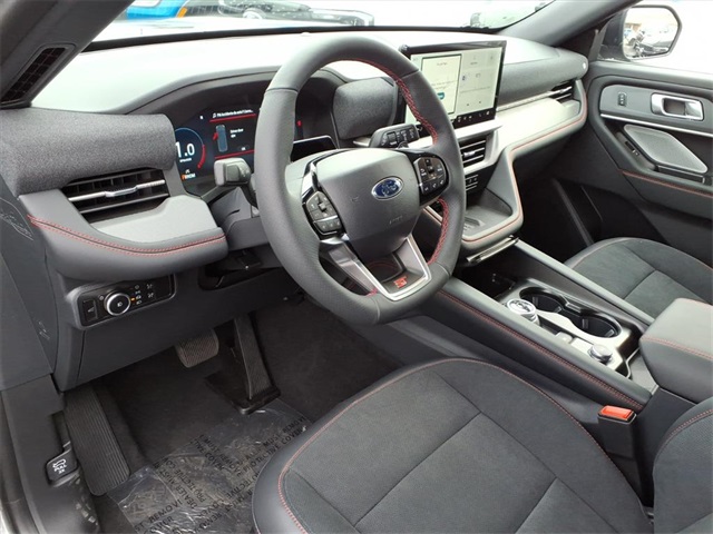 2025 Ford Explorer ST photo 8