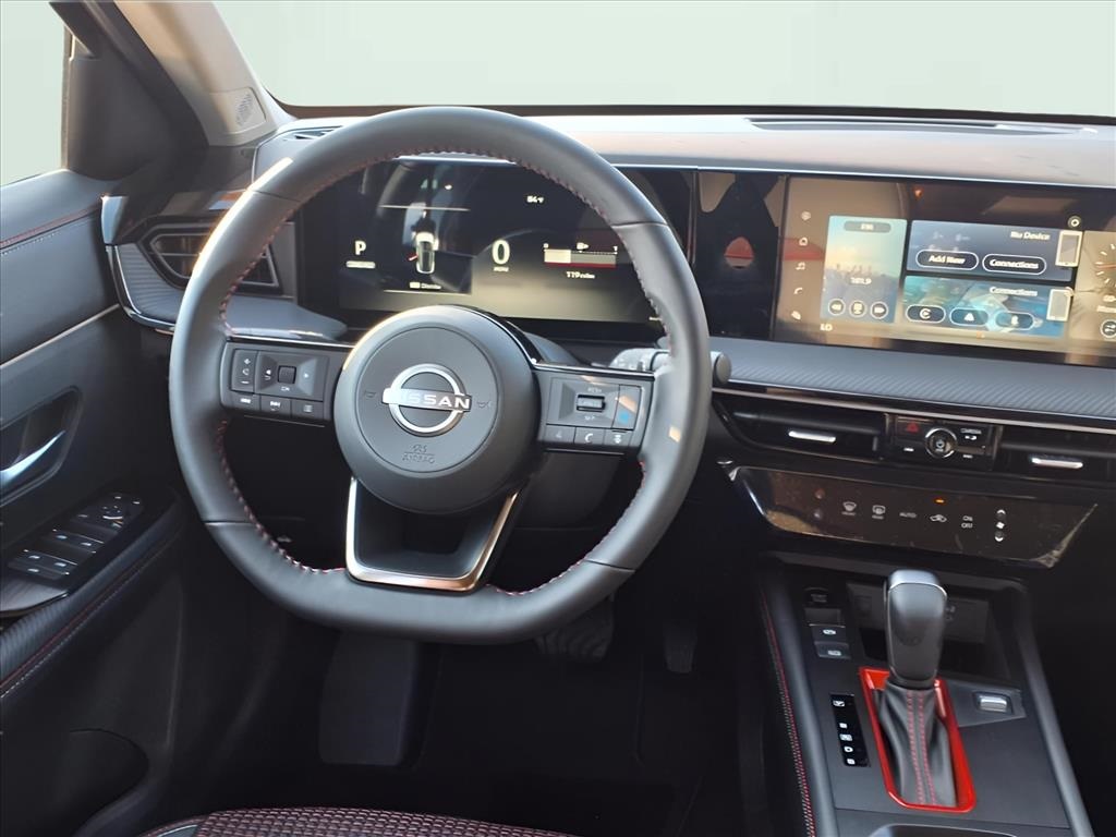 2025 Nissan Kicks SR photo 14