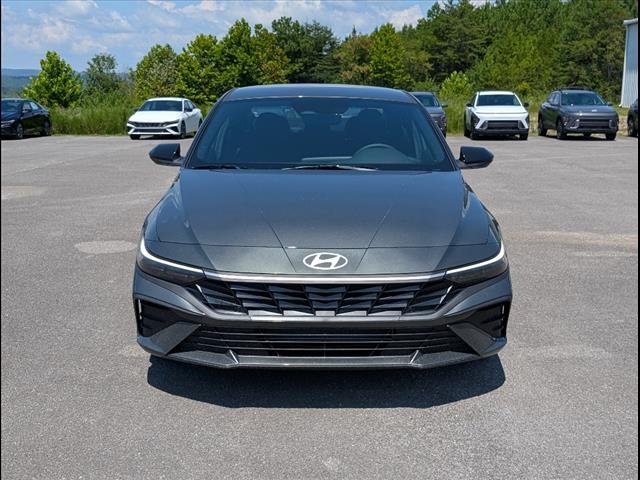 2025 Hyundai Elantra SEL Sport photo 3