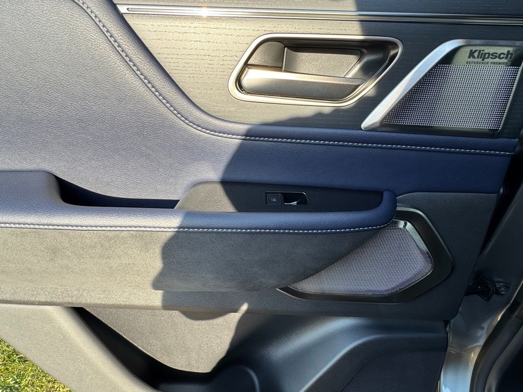 2026 Infiniti QX80 Sensory photo 19