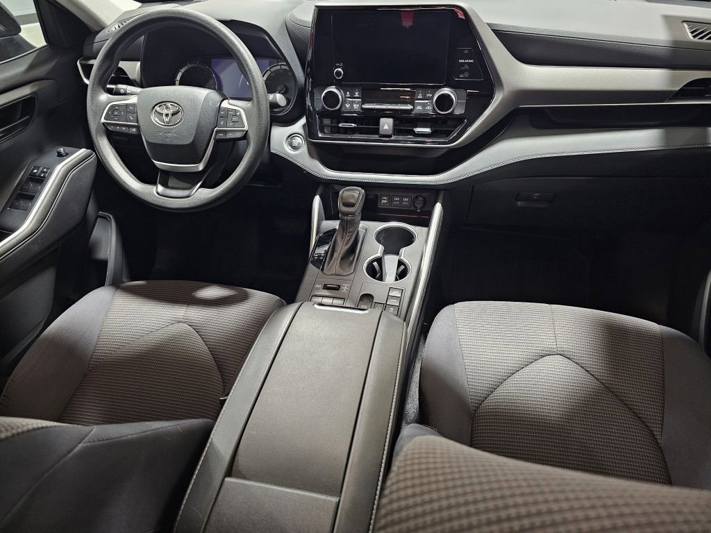 2023 Toyota Highlander L photo 14