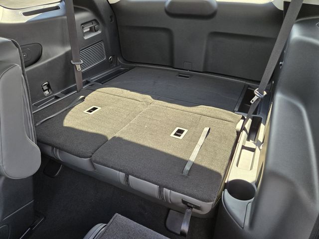 2025 Ford Explorer photo 24