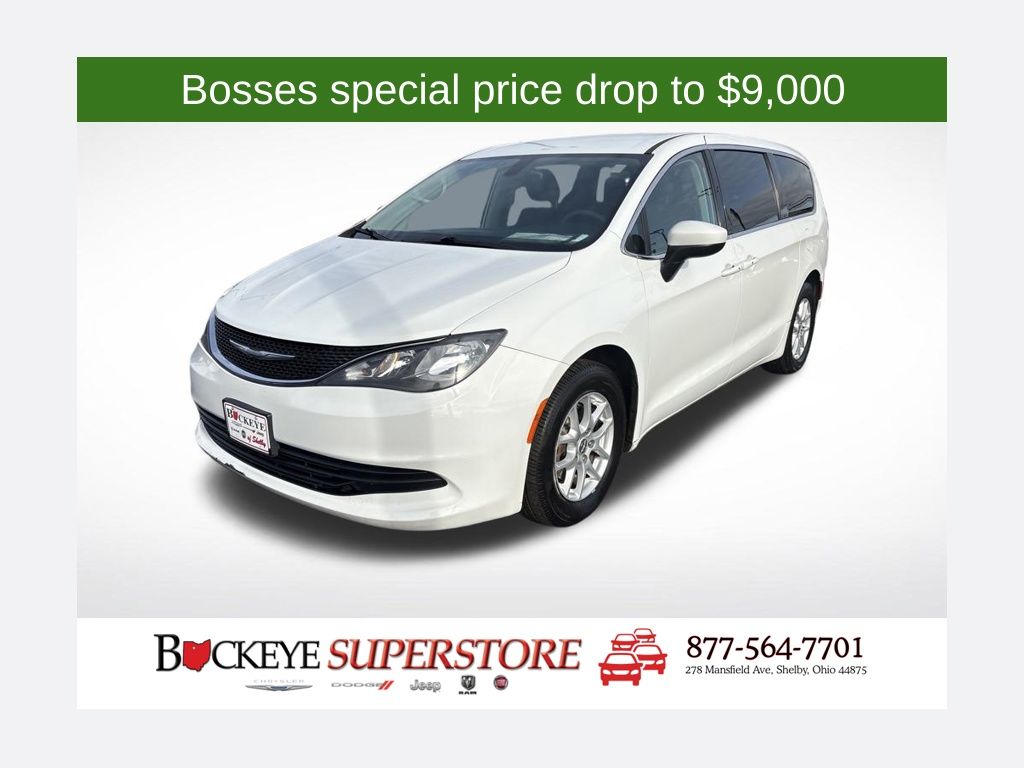 2017 Chrysler Pacifica Touring's photo