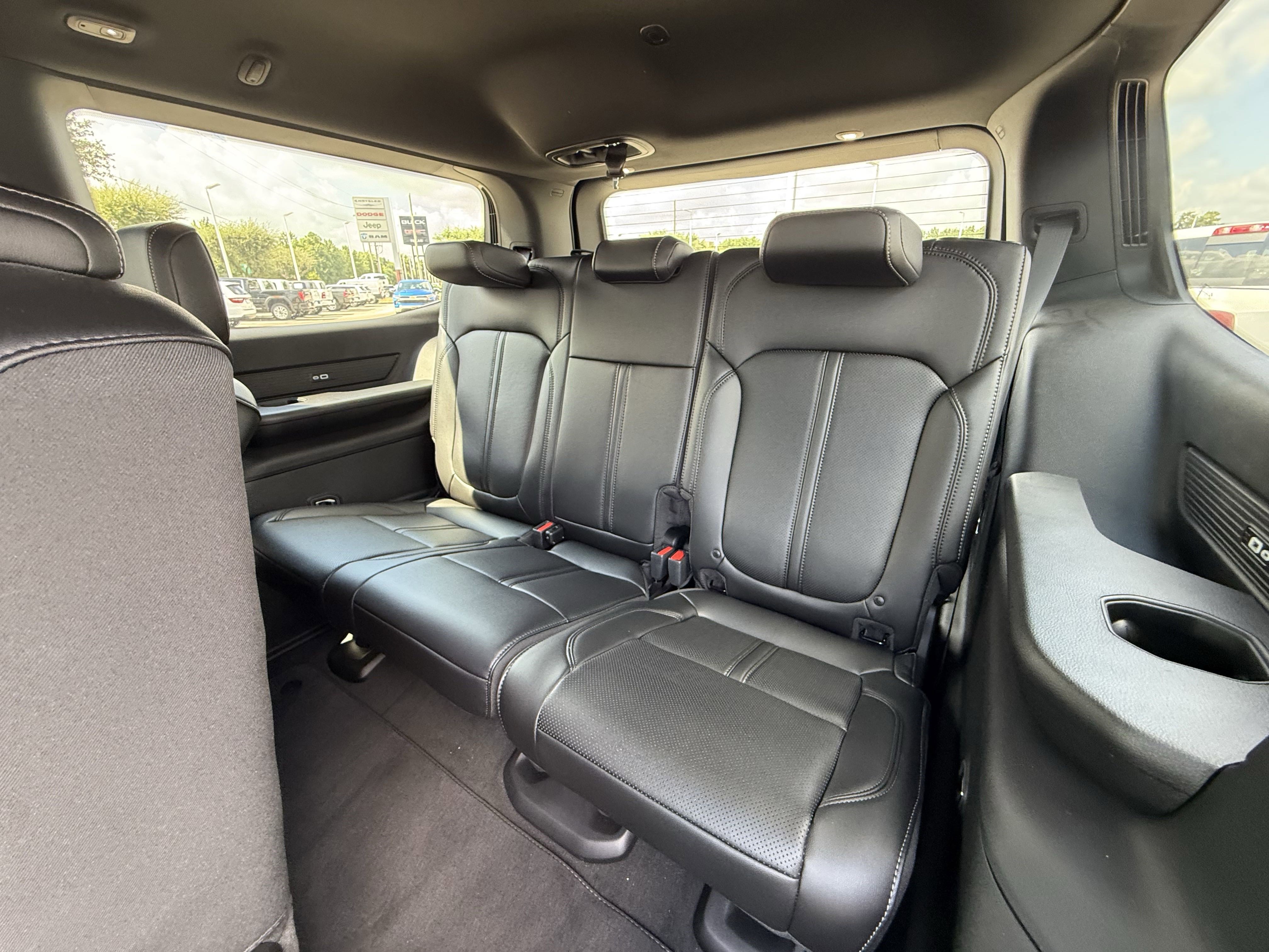 2025 Jeep Wagoneer Base photo 8