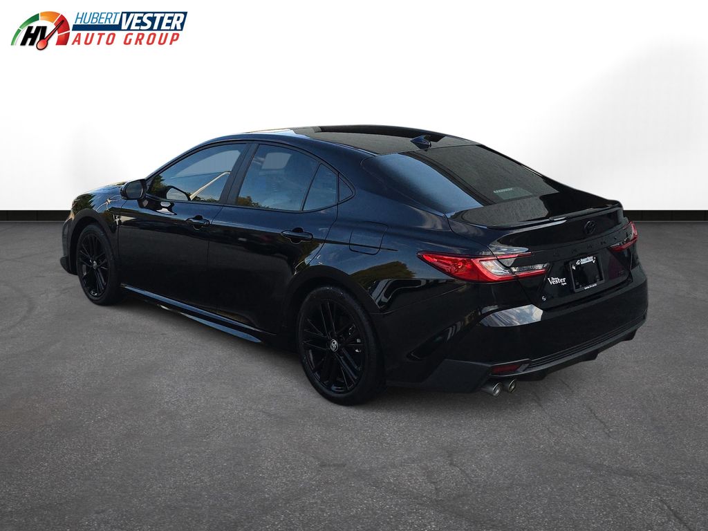 2025 Toyota Camry SE photo 7