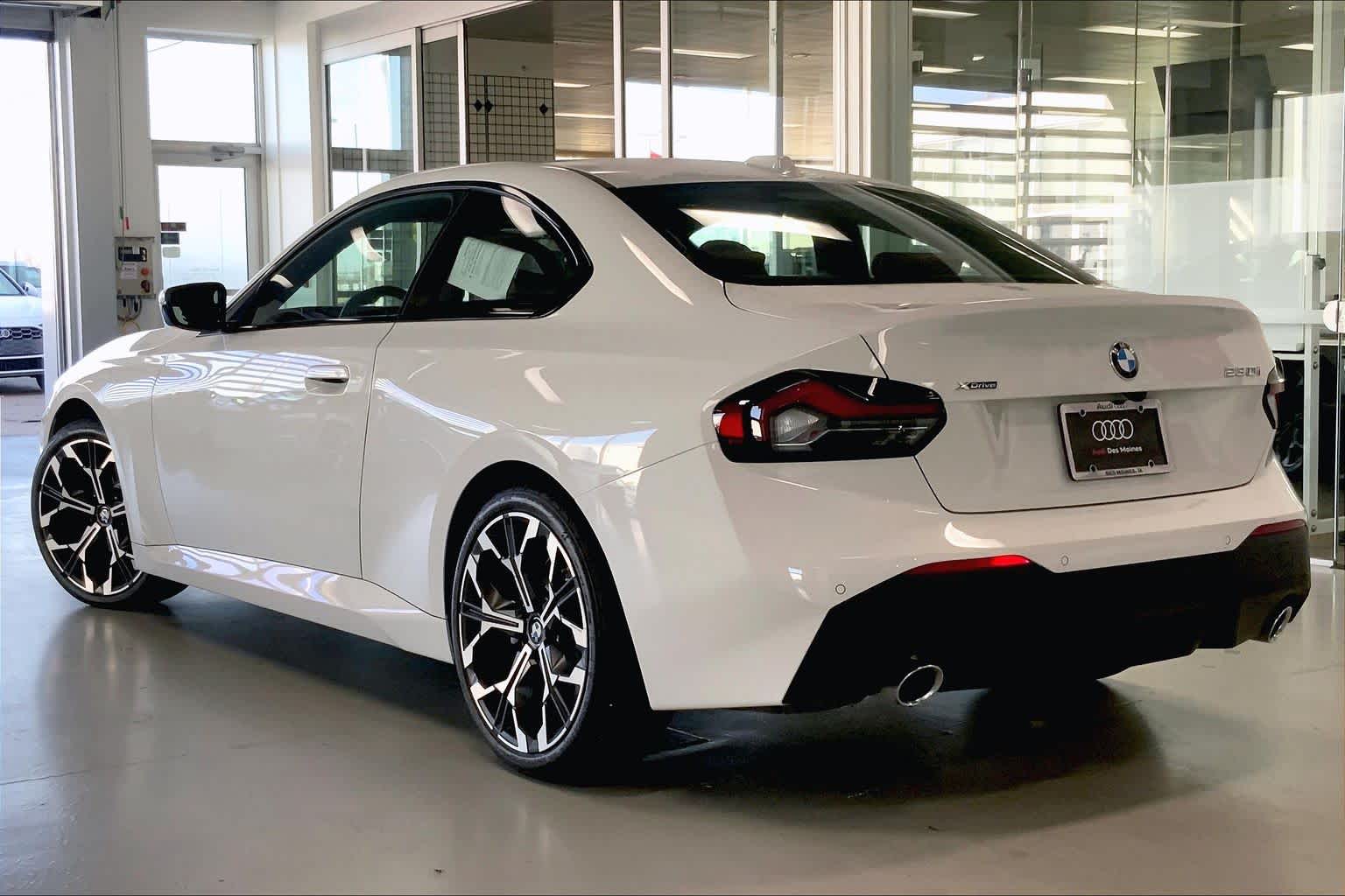 2025 Bmw 230i xDrive photo 4