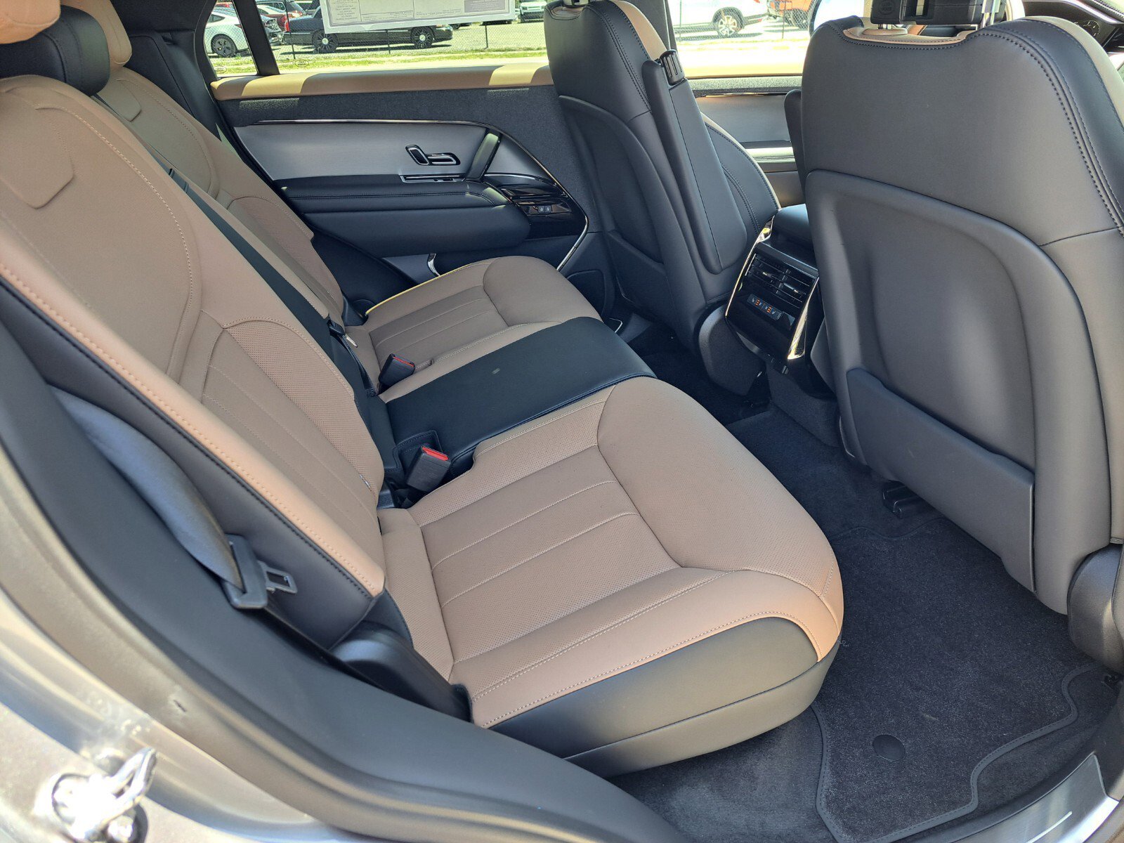 2025 Land Rover Range Rover Sport SE photo 4