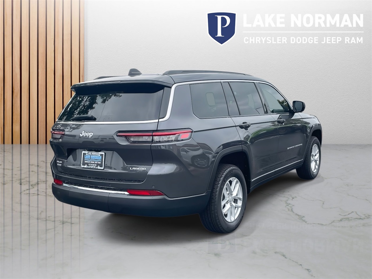 2025 Jeep Grand Cherokee Laredo photo 2