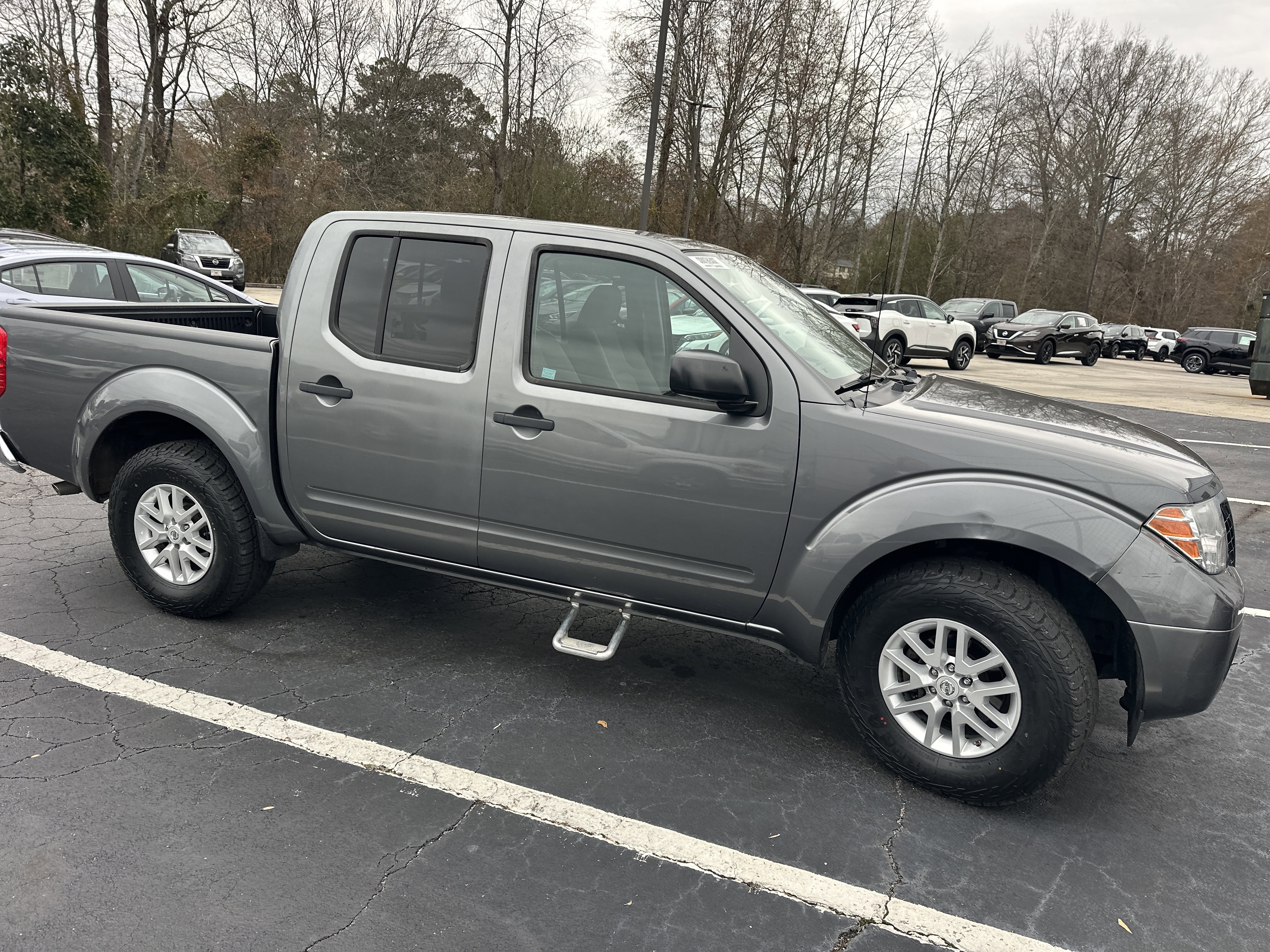 2019 Nissan Frontier SV's photo