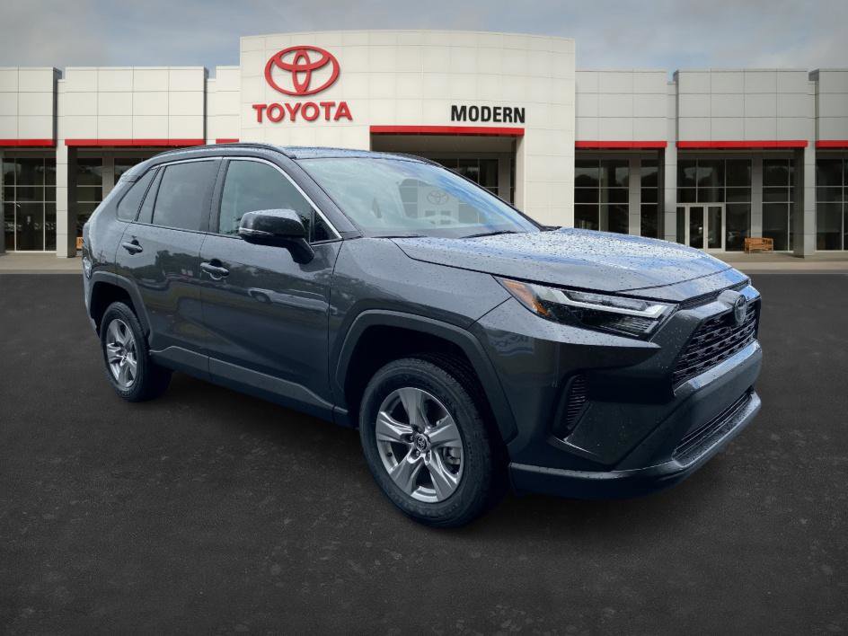 2025 Toyota RAV4 XLE photo 4