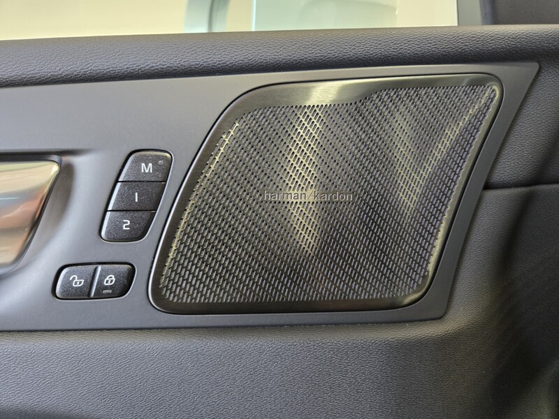 2023 Volvo XC60 B5 Plus photo 38