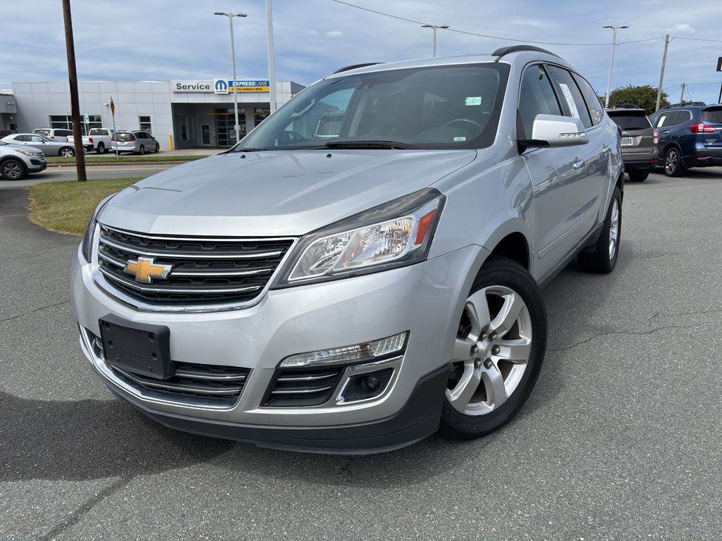 2017 Chevrolet Traverse Premier photo 2