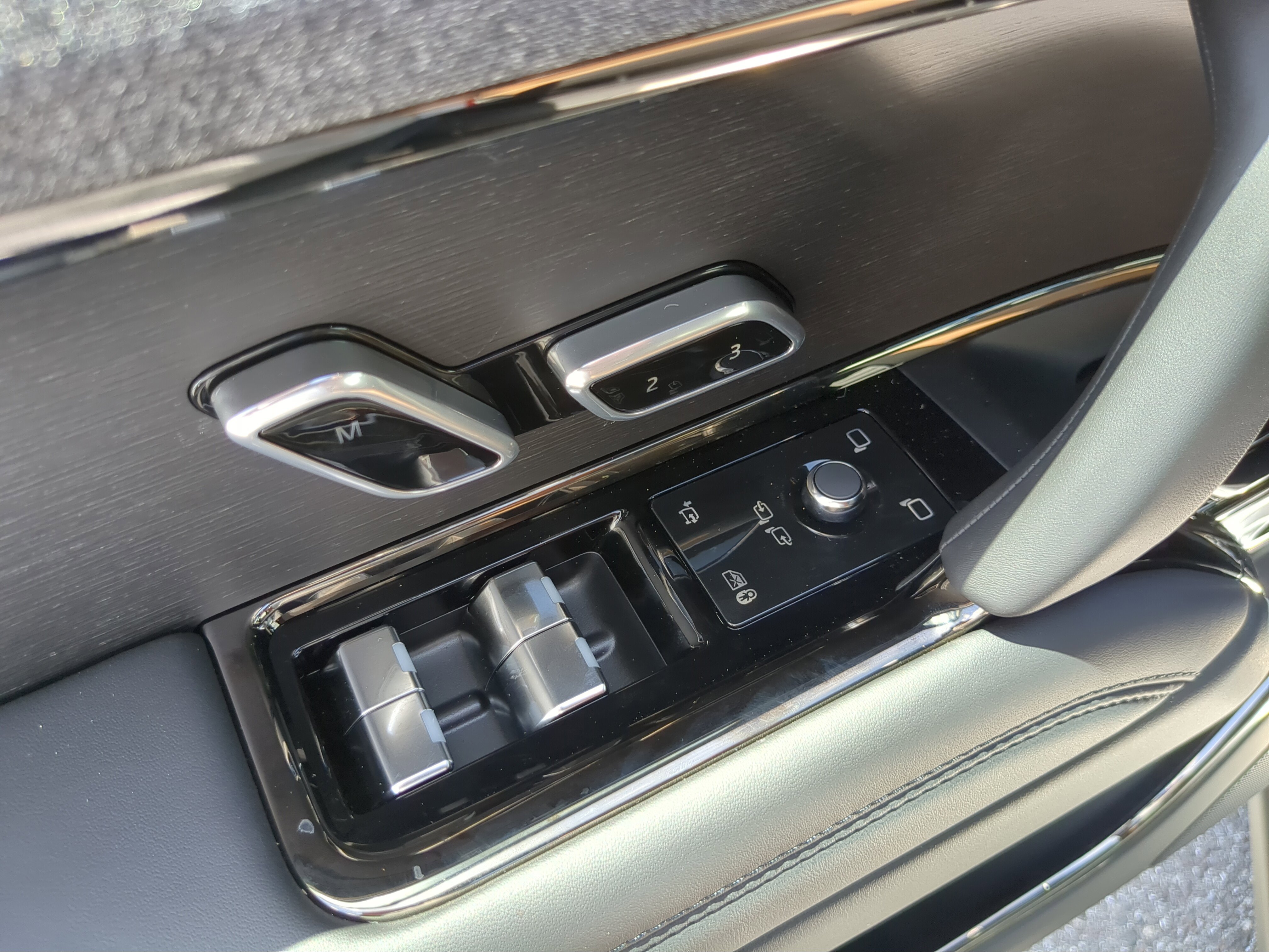 2025 Land Rover Range Rover Sport SE photo 11