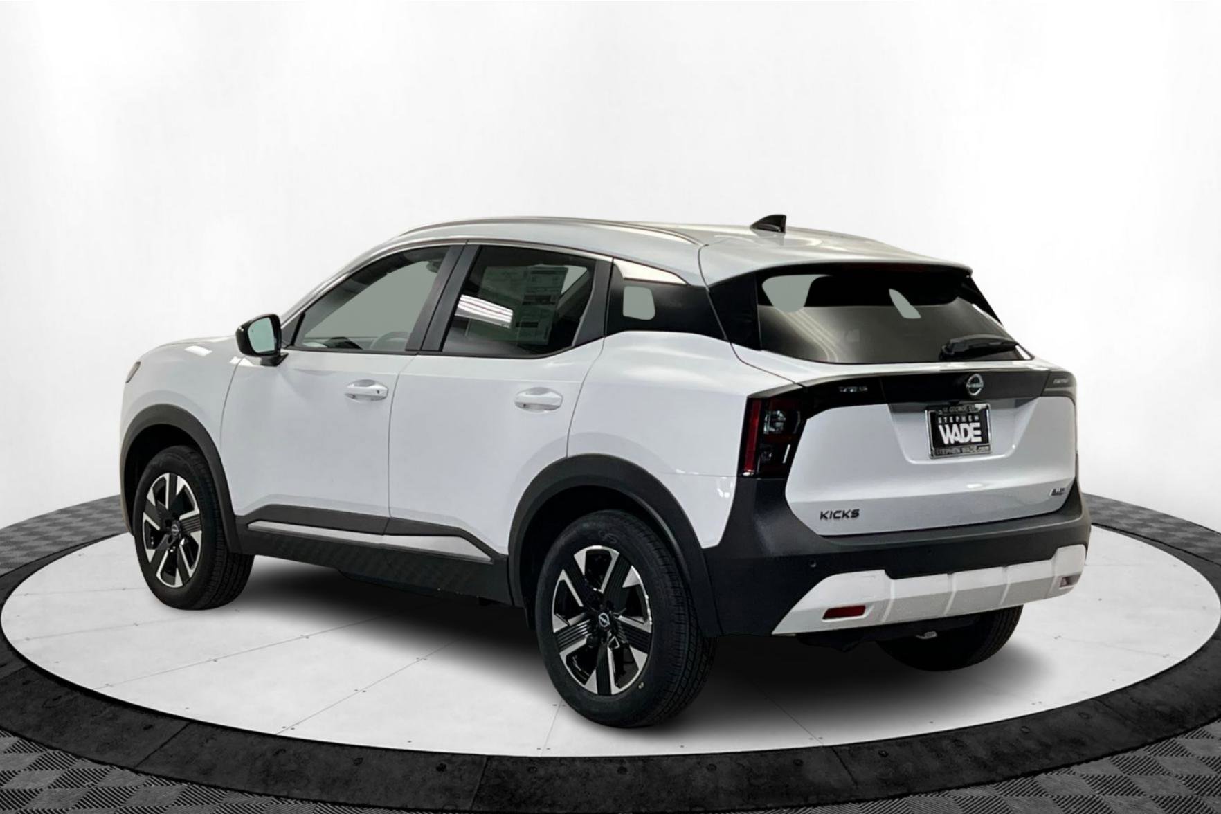 2026 Nissan Kicks SV photo 2