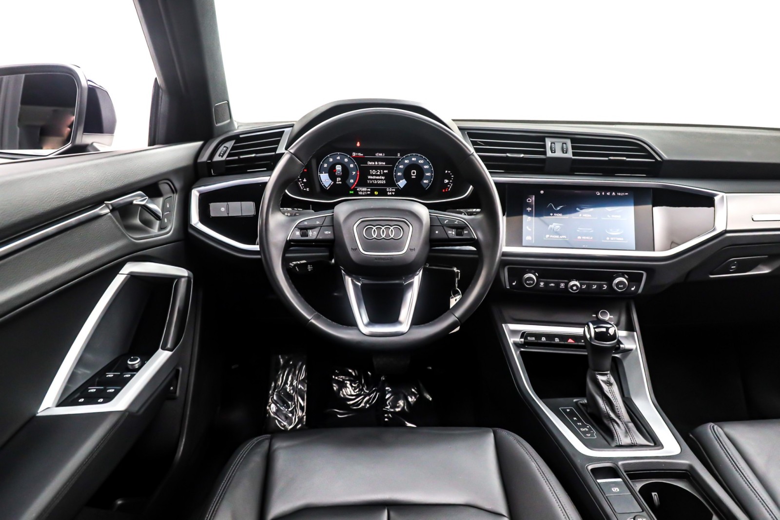 2022 Audi Q3 S line Premium 45 TFSI photo 2