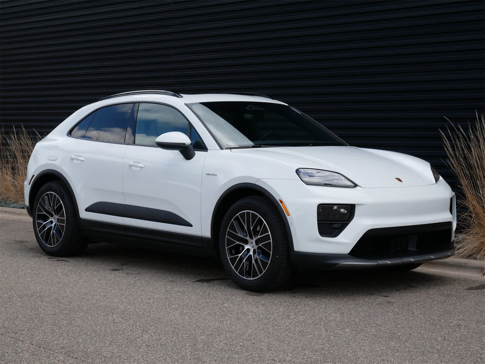 2025 Porsche Macan Electric 4 photo 24