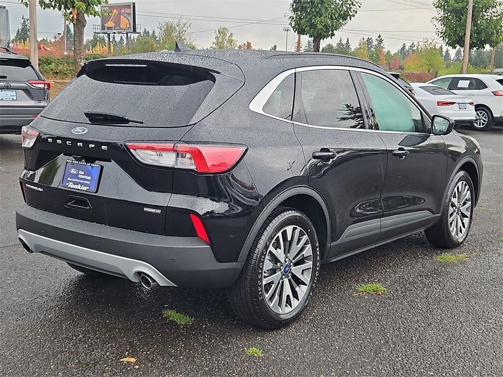 2022 Ford Escape Hybrid Titanium photo 2