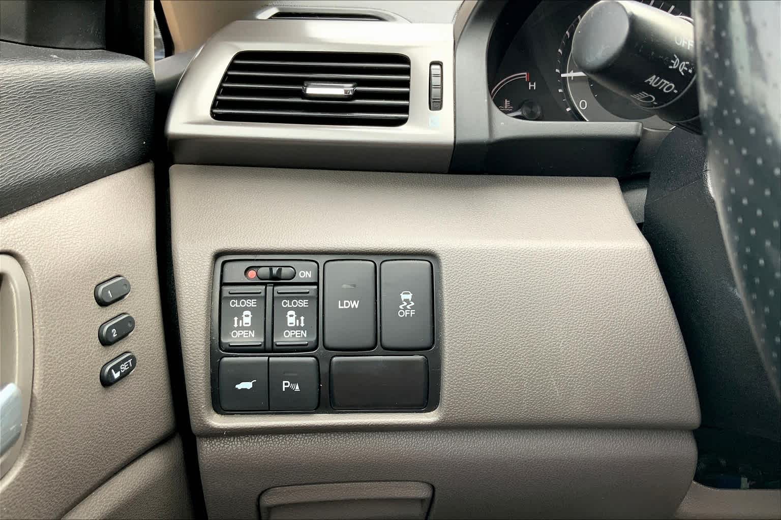 2015 Honda Odyssey Touring Elite photo 29
