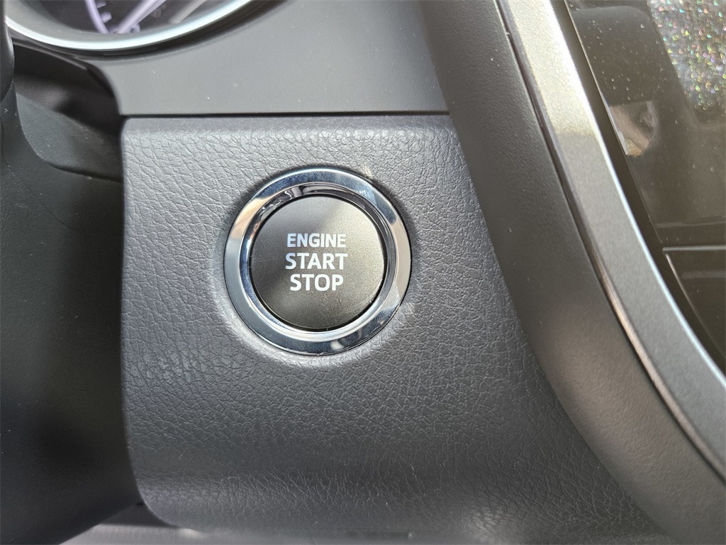 2022 Toyota Camry XLE photo 17