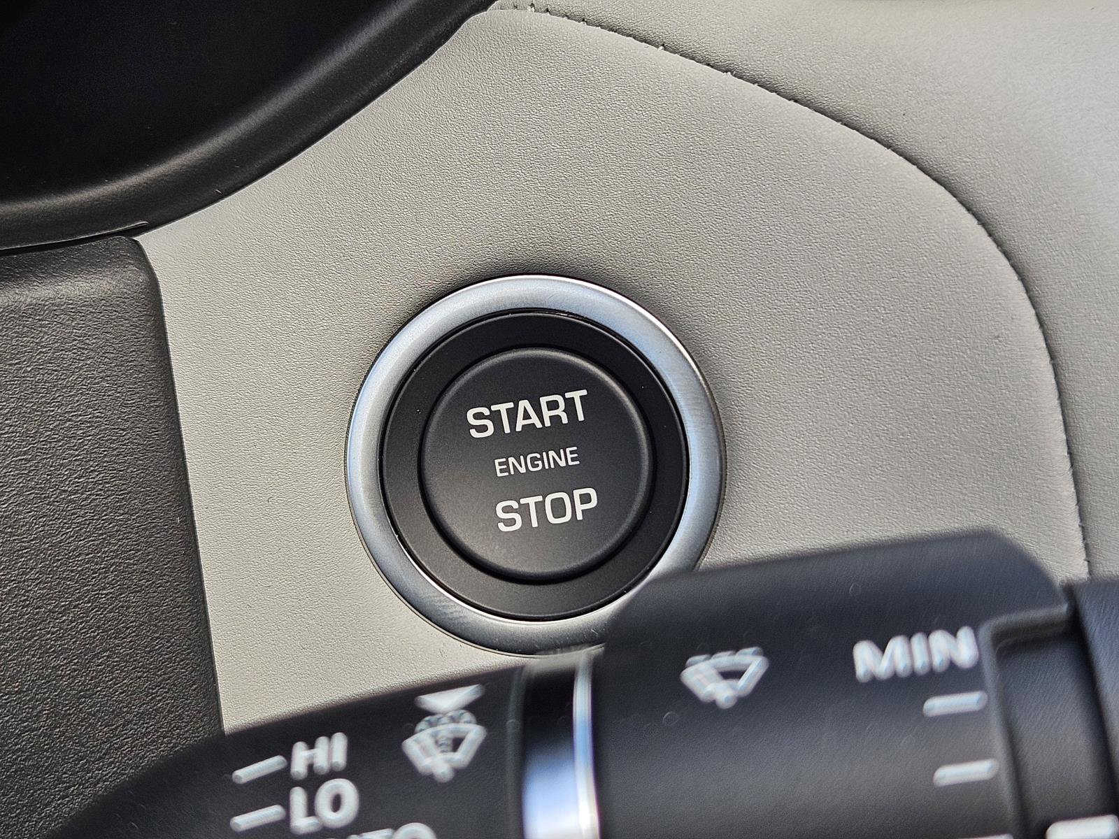 2026 Land Rover Range Rover Velar SE photo 18