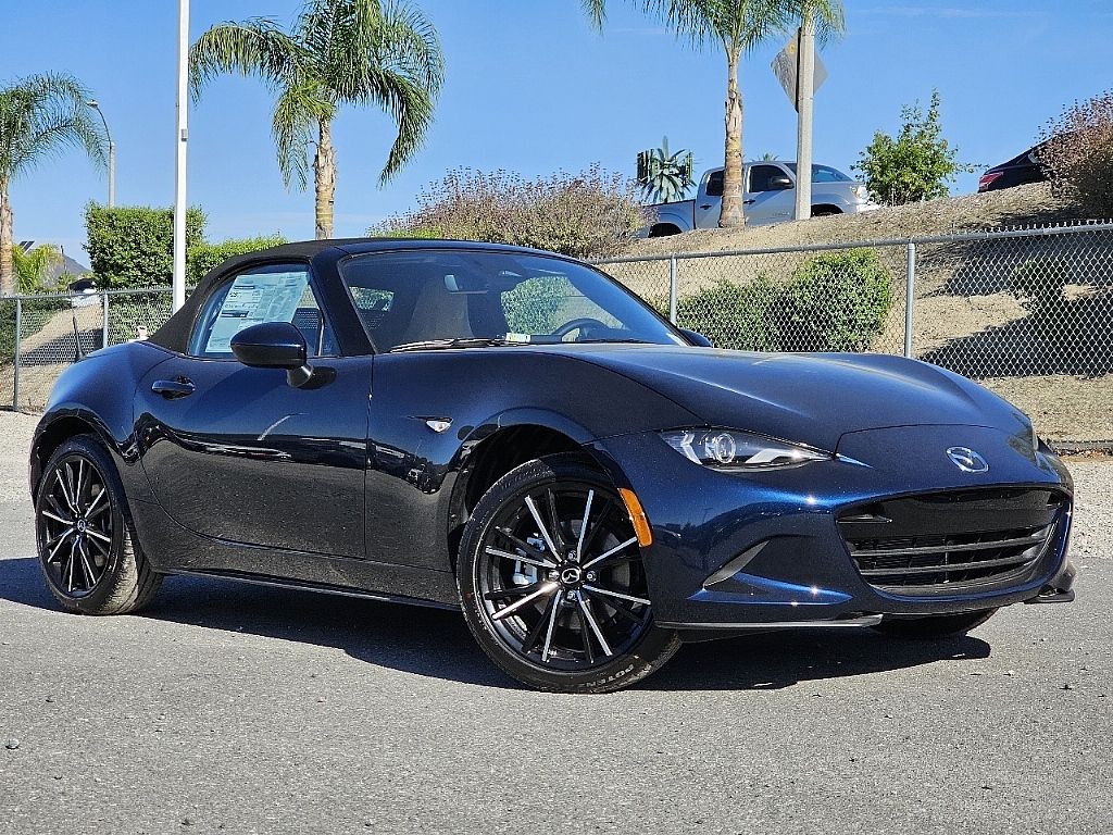 2025 Mazda MX-5 Miata Miata Grand Touring photo 2