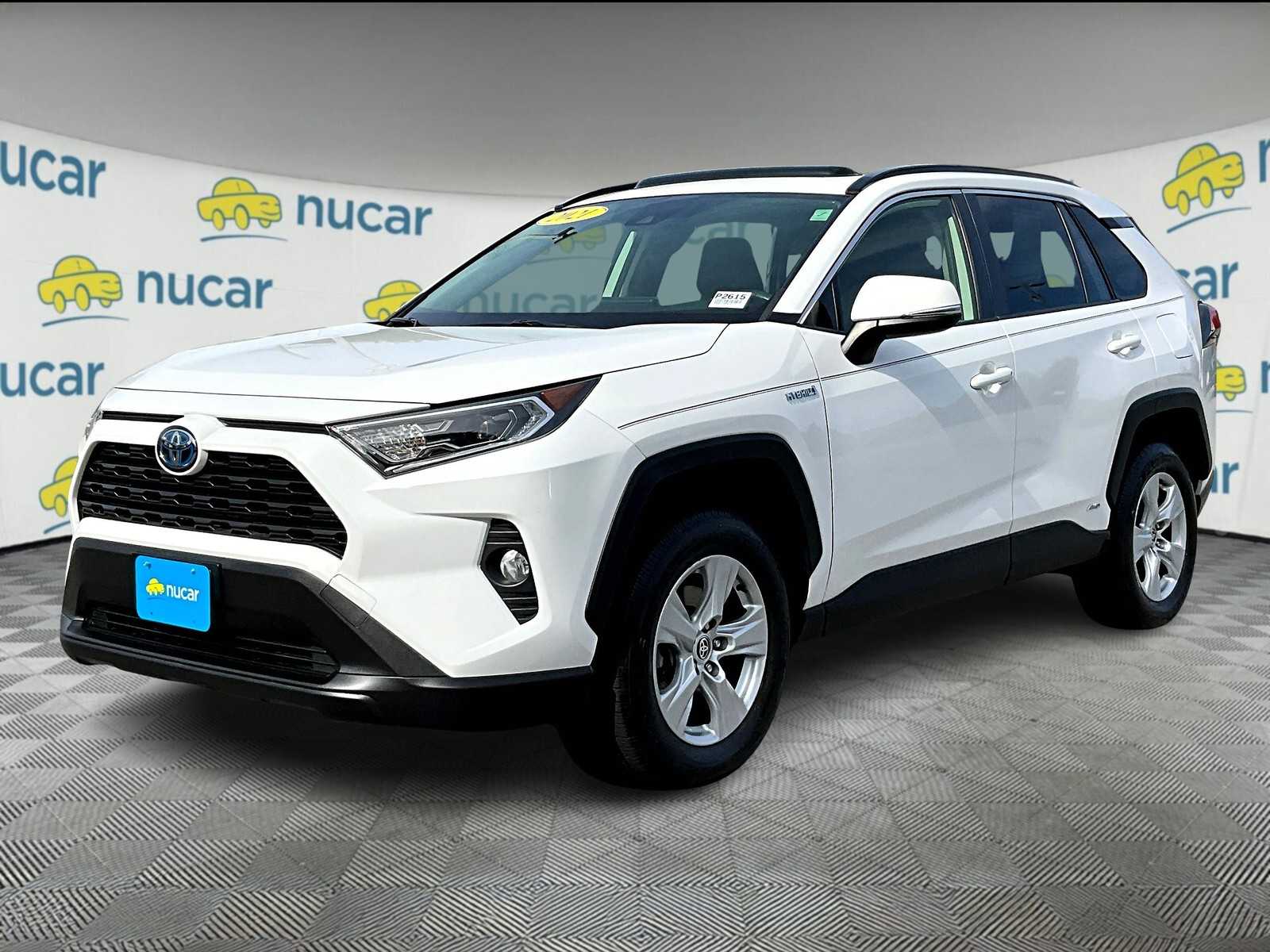 2021 Toyota RAV4 XLE photo 3
