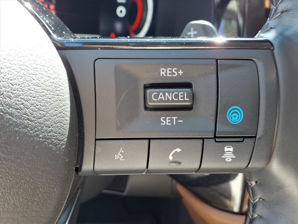 2023 Nissan Pathfinder Platinum photo 17