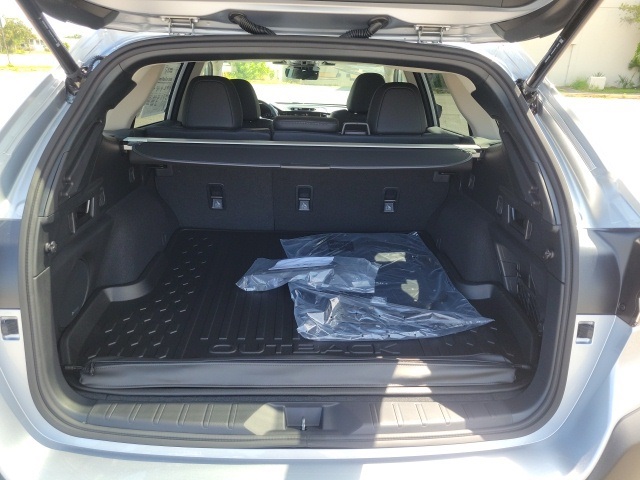 2025 Subaru Outback Touring photo 7