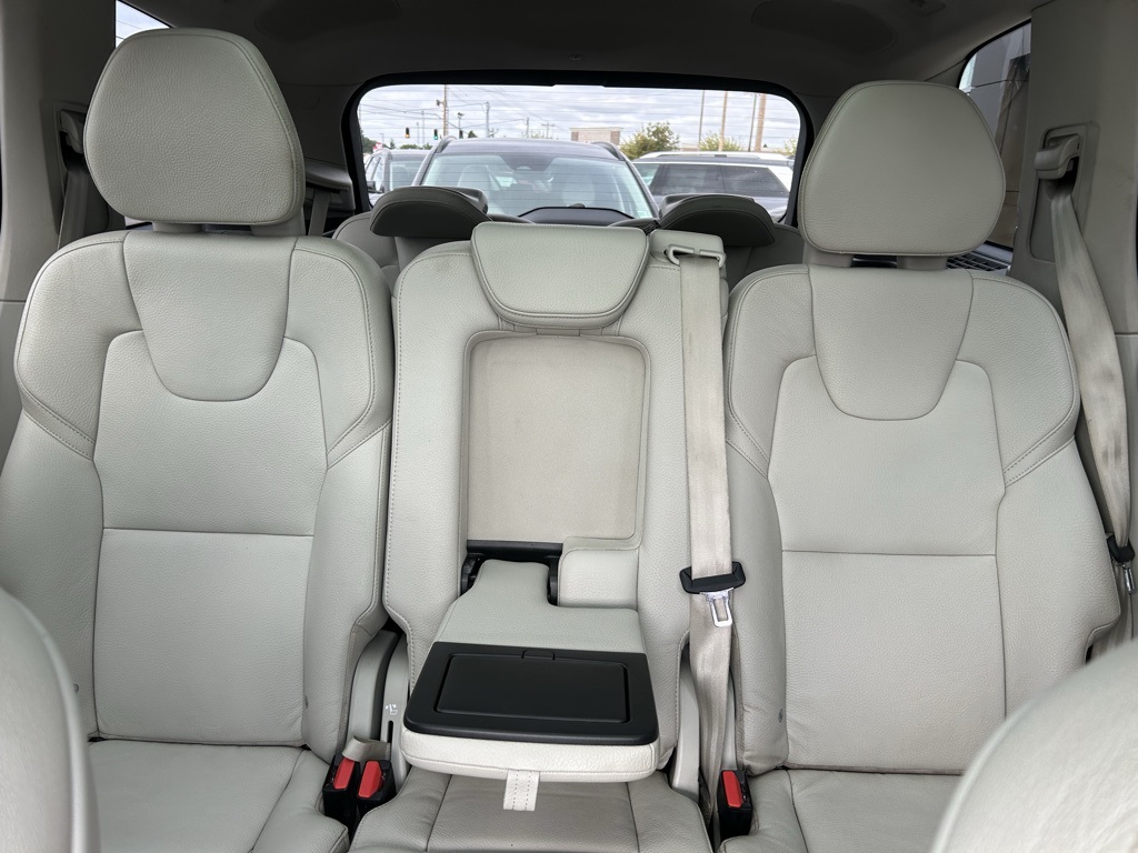 2021 Volvo XC90 T5 Momentum photo 16