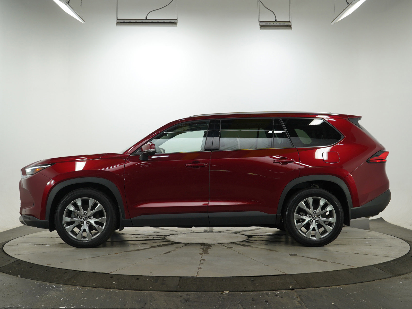 Used 2024 Toyota Grand Highlander Limited with VIN 5TDAAAB5XRS012490 for sale in Bloomington, Minnesota