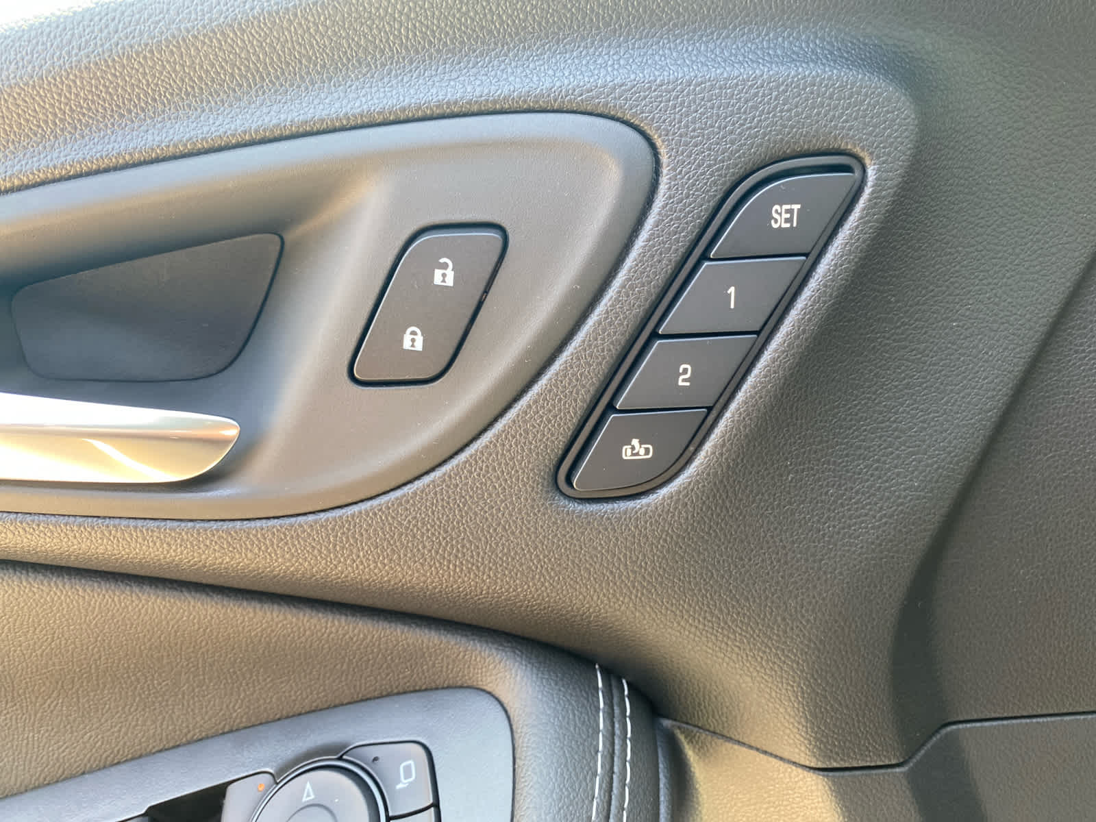 2026 Buick Encore GX Avenir photo 12