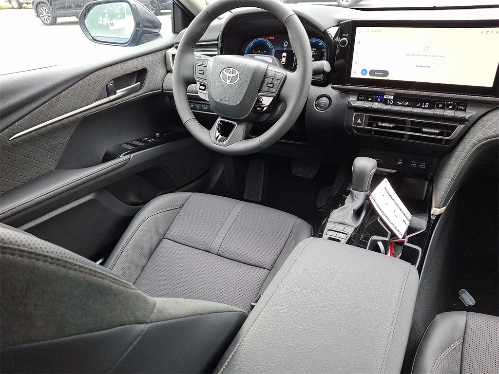 2025 Toyota Camry XLE photo 9