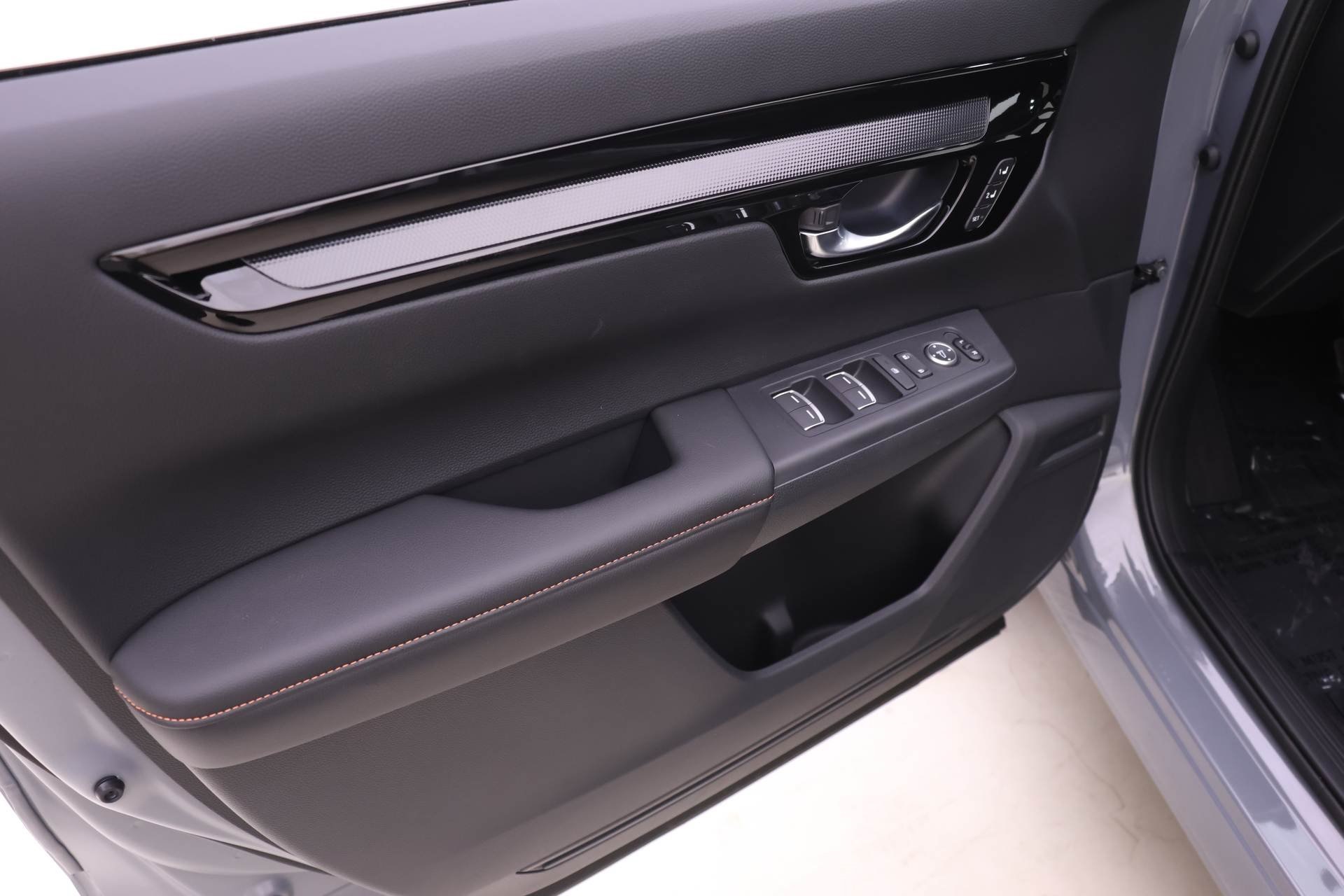 2026 Honda CR-V Hybrid Sport Touring photo 6