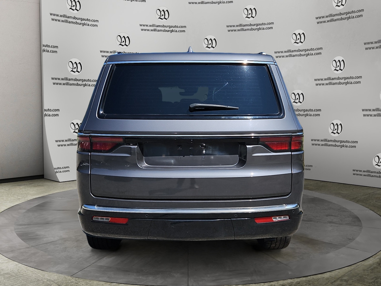 2022 Jeep Wagoneer Series III photo 3