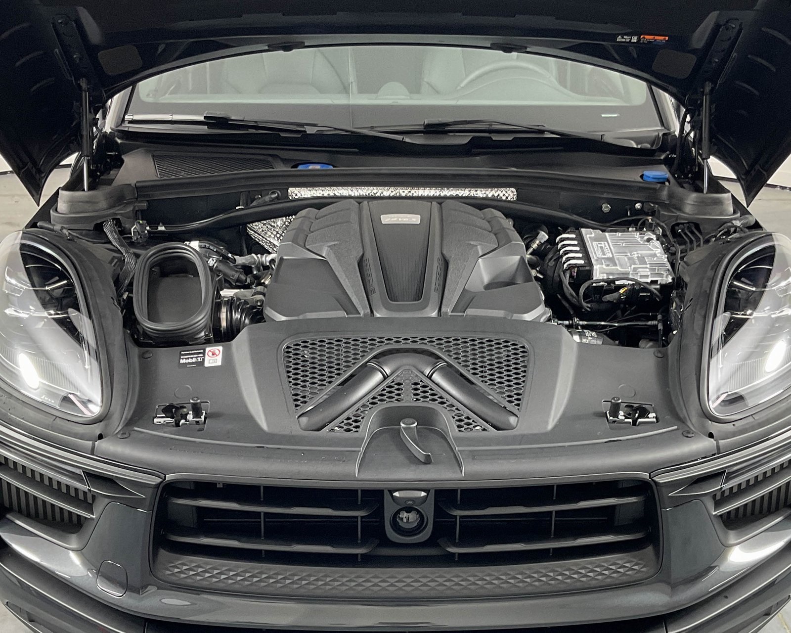 2025 Porsche Macan S photo 26