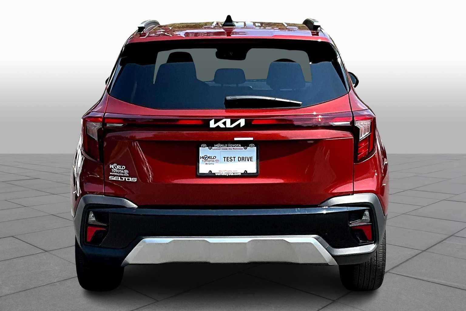 2024 Kia Seltos S photo 2