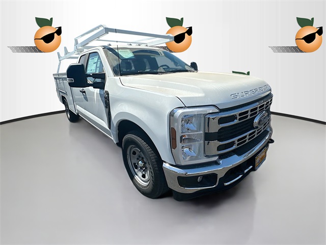 2025 Ford F-350 Super Duty Chassis Cab XL's photo