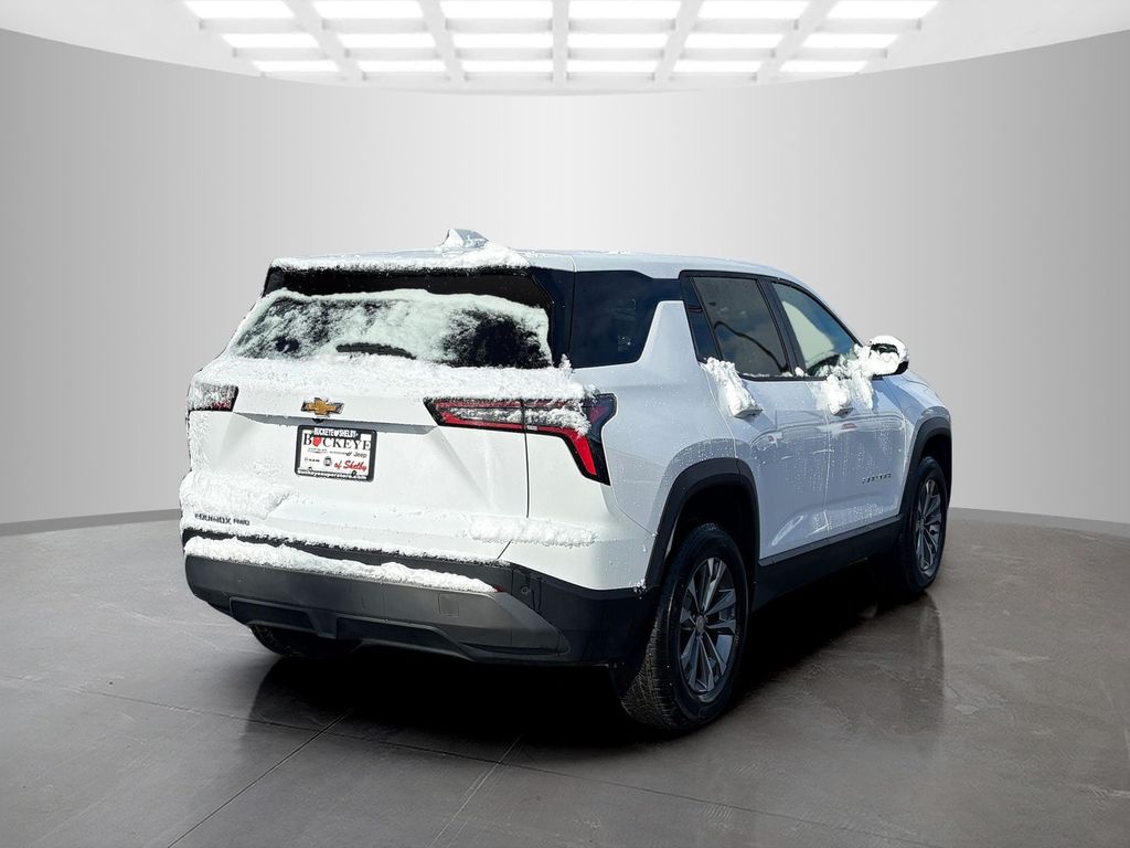 2025 Chevrolet Equinox LT photo 2