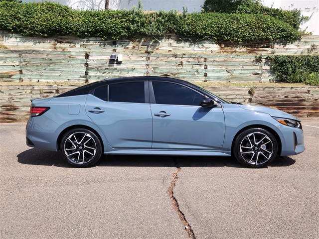 2025 Nissan Sentra SR photo 2