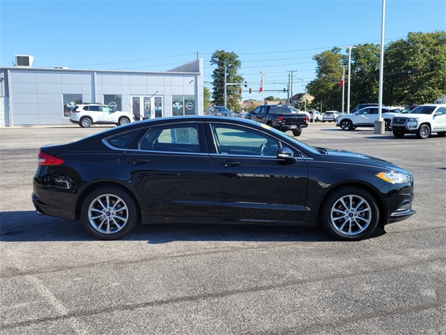 2017 Ford Fusion SE photo 4