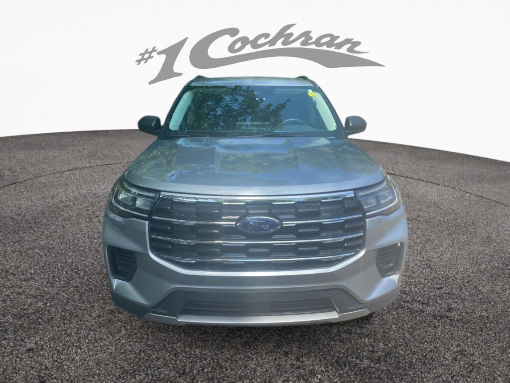 2025 Ford Explorer photo 2
