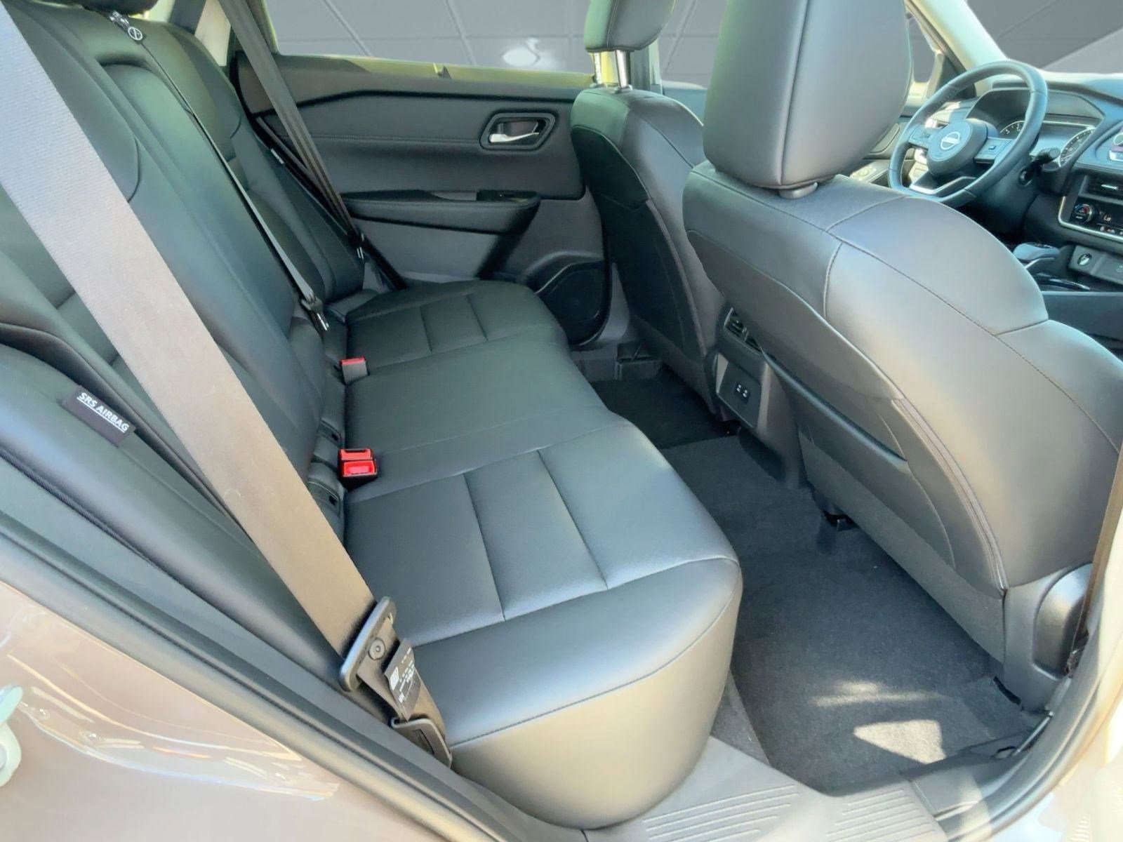 2024 Nissan Rogue SV photo 25