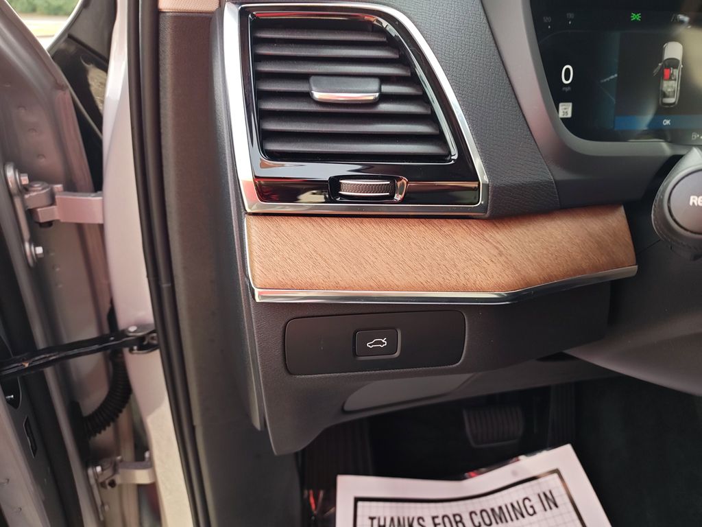2024 Volvo XC90 Plus photo 16